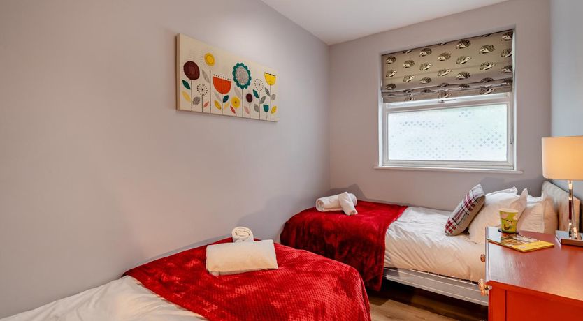 Photo of 2 Bed in Chapel Stile