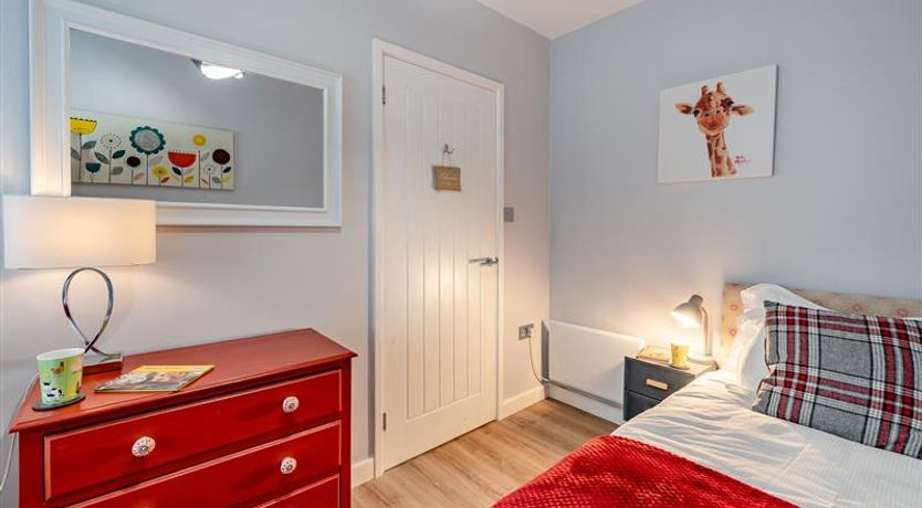 Photo of 2 Bed in Chapel Stile
