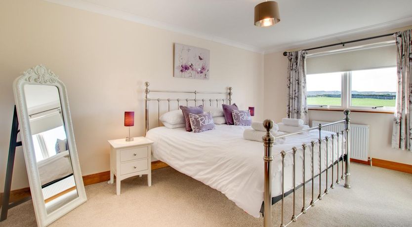 Photo of 4 Bed in Seahouses