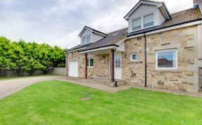 Photo of 4 Bed in Seahouses