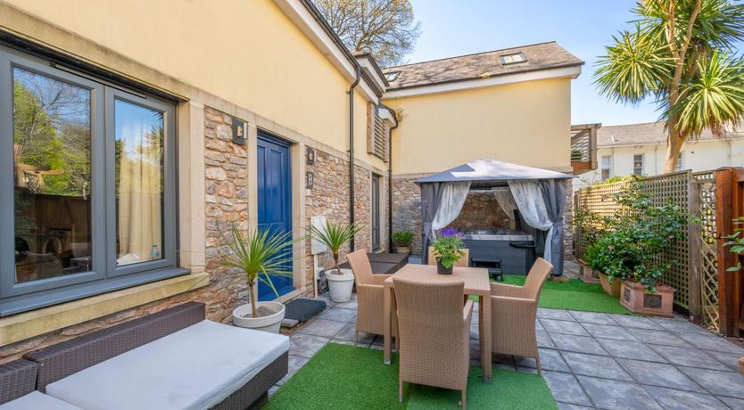 Photo of 2 Bed in Torquay