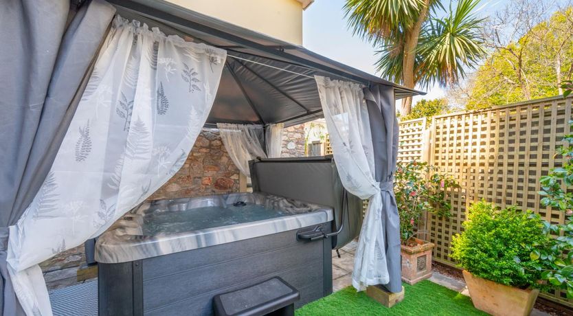 Photo of 2 Bed in Torquay