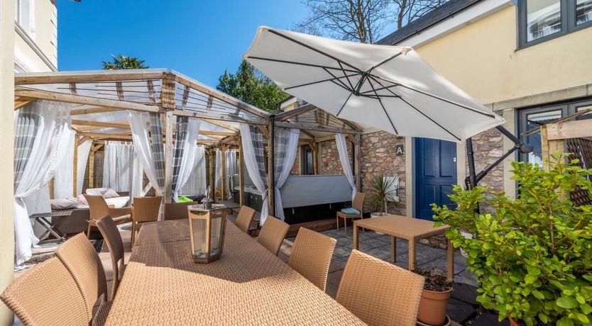 Photo of 7 Bed in Torquay