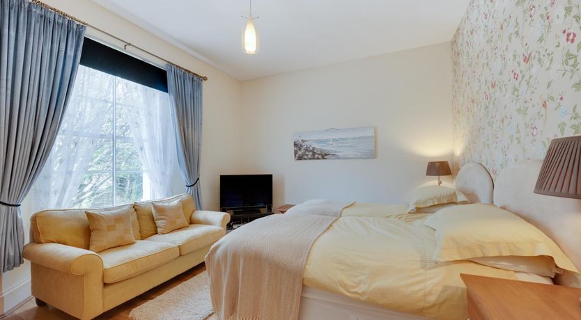 Photo of 7 Bed in Torquay