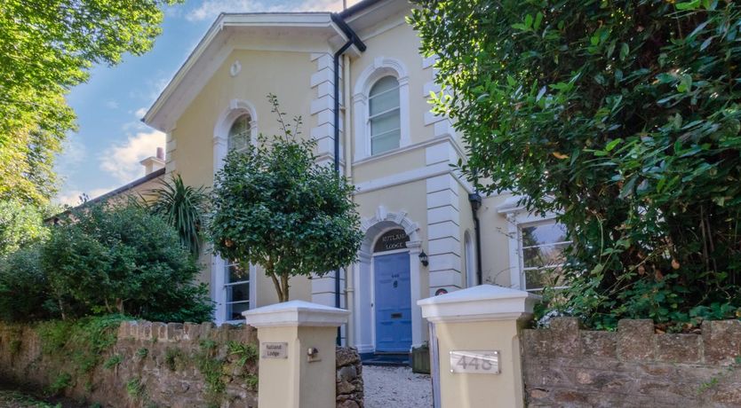 Photo of 7 Bed in Torquay