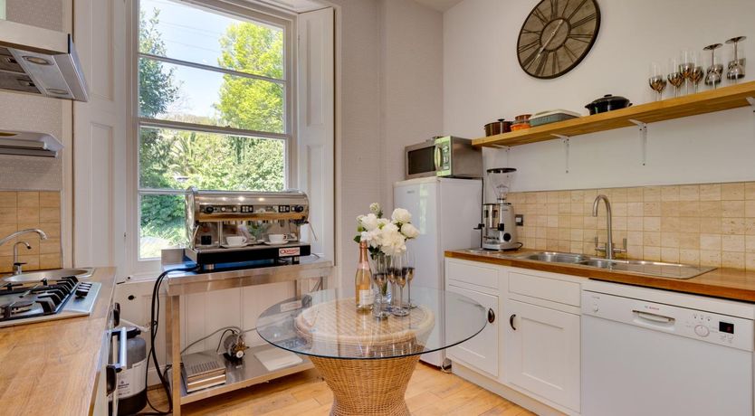 Photo of 7 Bed in Torquay