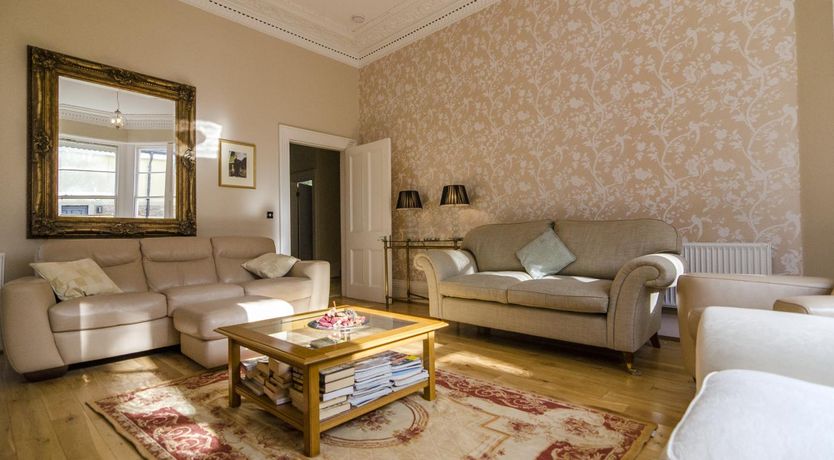 Photo of 7 Bed in Torquay