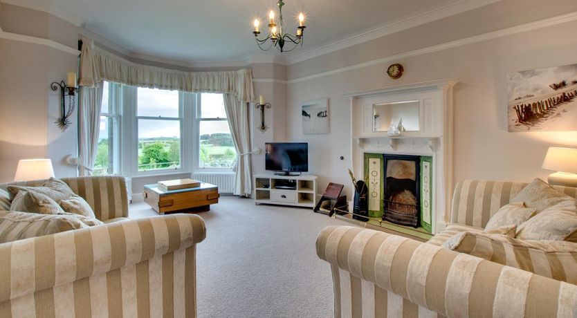 Photo of 5 Bed in Embleton