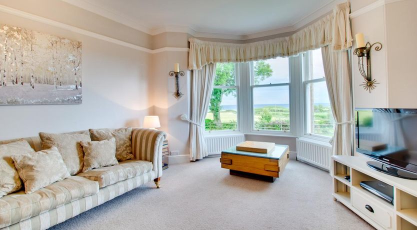 Photo of 5 Bed in Embleton