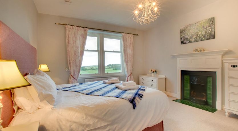 Photo of 5 Bed in Embleton