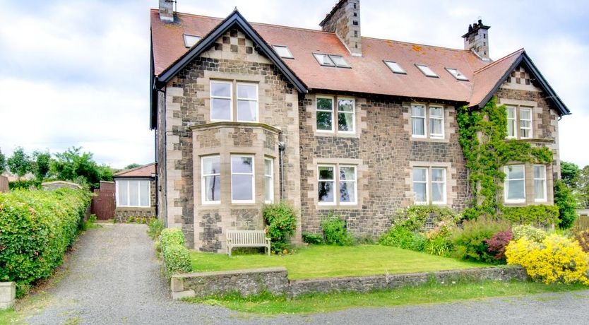 Photo of 5 Bed in Embleton
