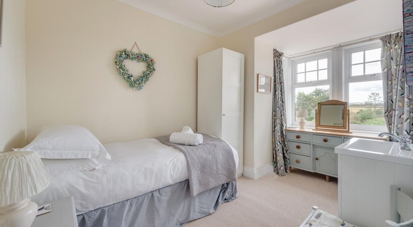 Photo of 4 Bed in Seahouses