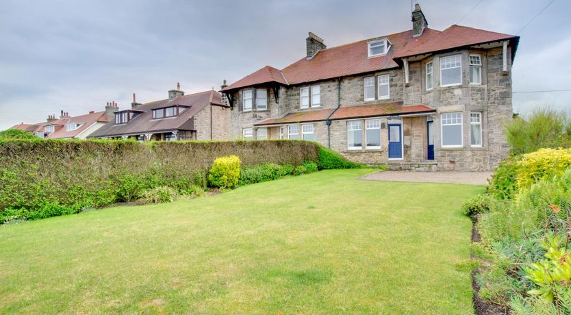 Photo of 4 Bed in Seahouses