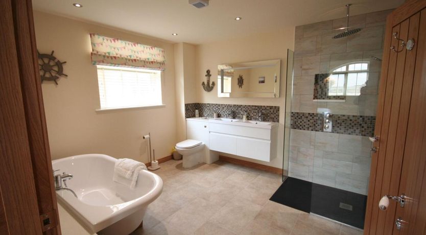 Photo of 4 Bed in Seahouses