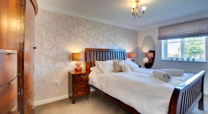 Photo of 6 Bed in Seahouses