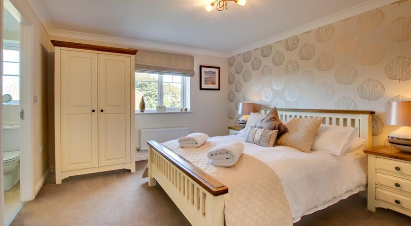 Photo of 6 Bed in Seahouses