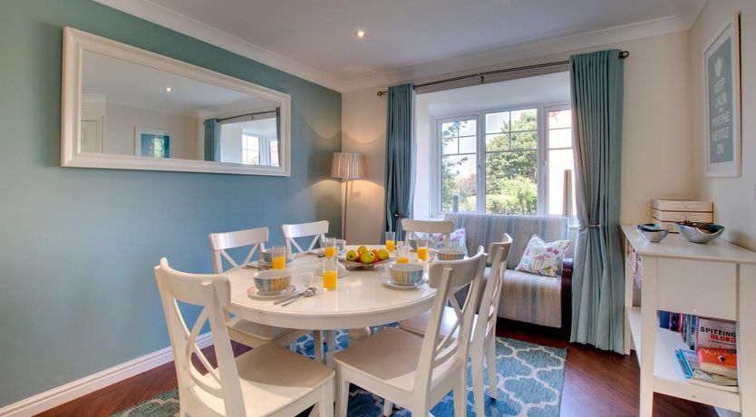 Photo of 6 Bed in Seahouses