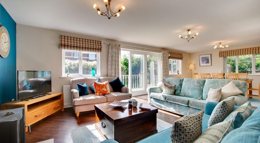 Photo of 6 Bed in Seahouses