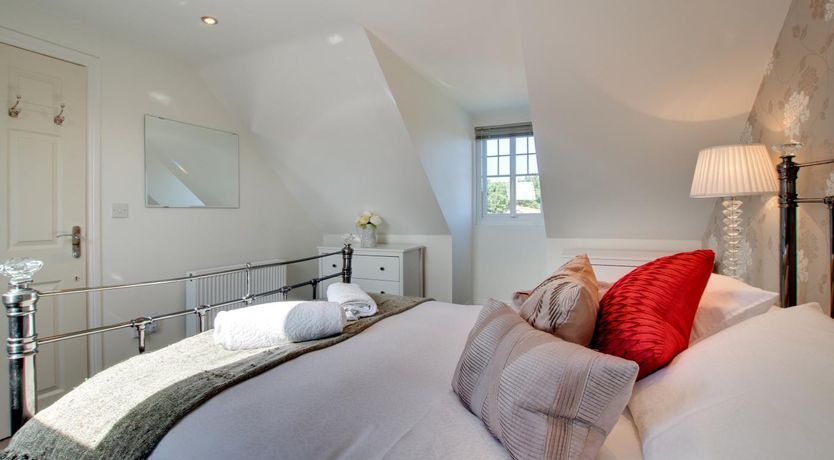 Photo of 6 Bed in Seahouses