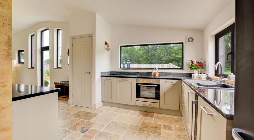 Photo of 5 Bed in Briston