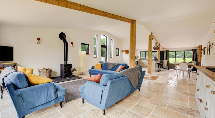 Photo of 5 Bed in Briston