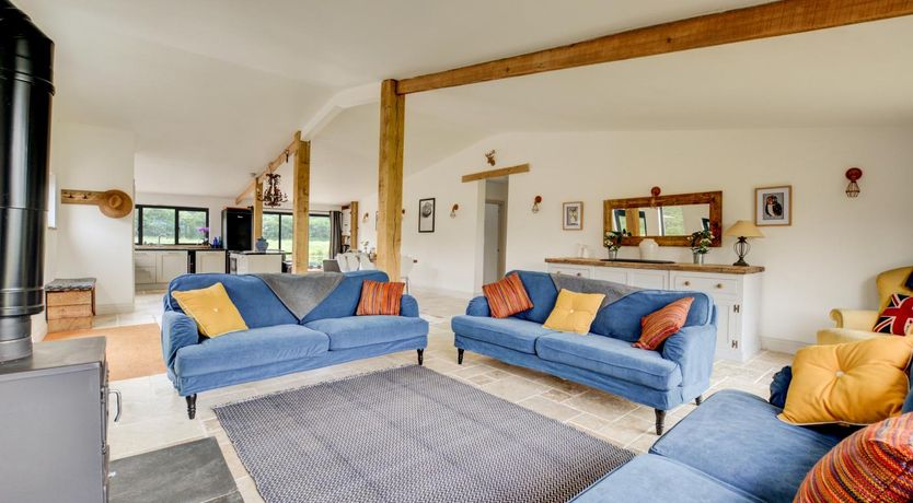 Photo of 5 Bed in Briston