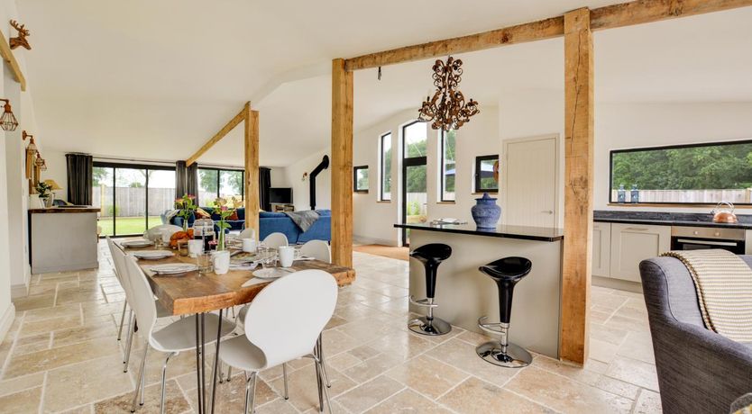 Photo of 5 Bed in Briston