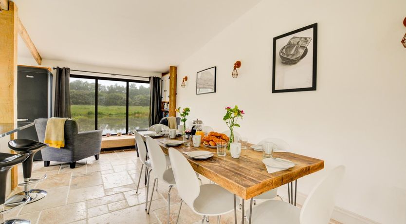 Photo of 5 Bed in Briston