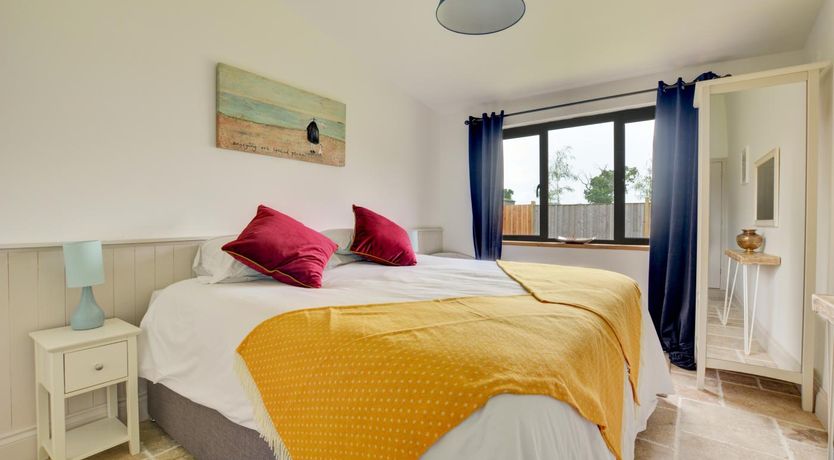 Photo of 5 Bed in Briston