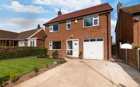 Photo of 4 Bed in Whitby