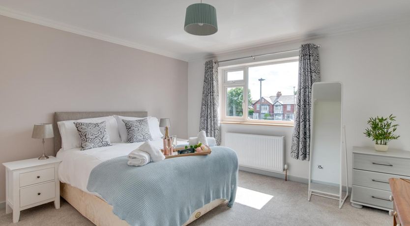 Photo of 4 Bed in Whitby