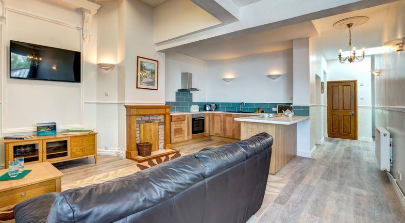 Photo of 3 Bed in Torquay