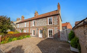 Photo of 3 Bed in Holt