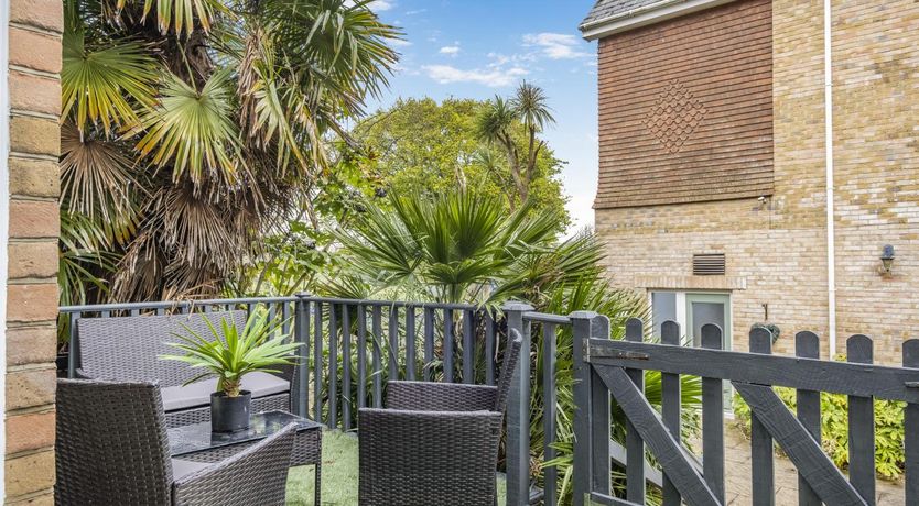 Photo of 2 Bed in Shanklin