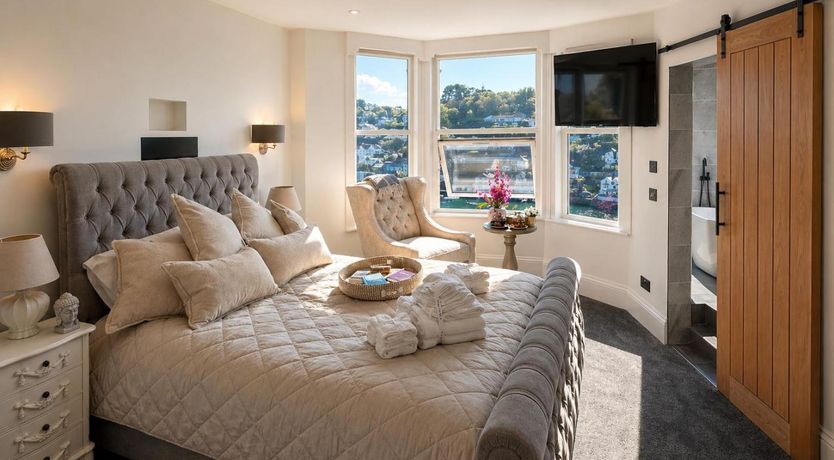 Photo of 4 Bed in Looe
