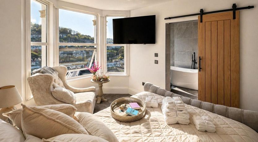 Photo of 4 Bed in Looe