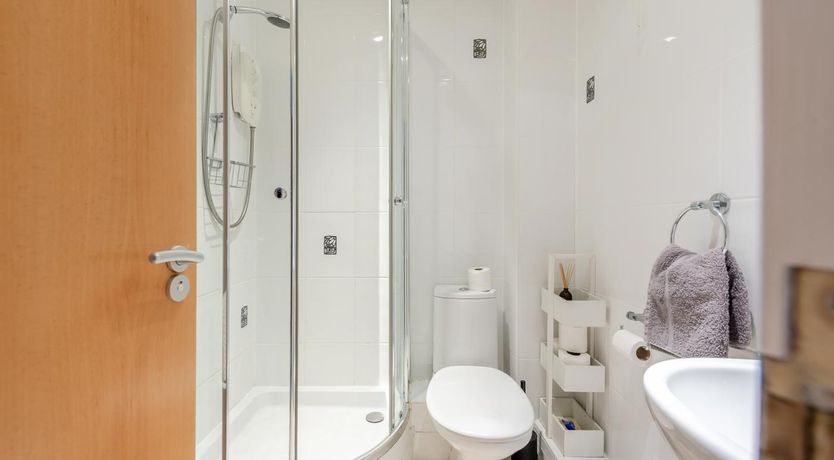 Photo of 1 Bed in Tenby