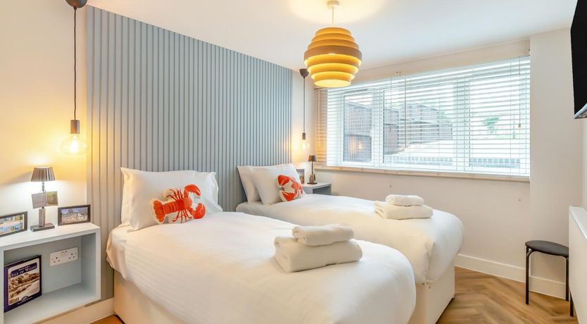 Photo of 6 Bed in Shanklin