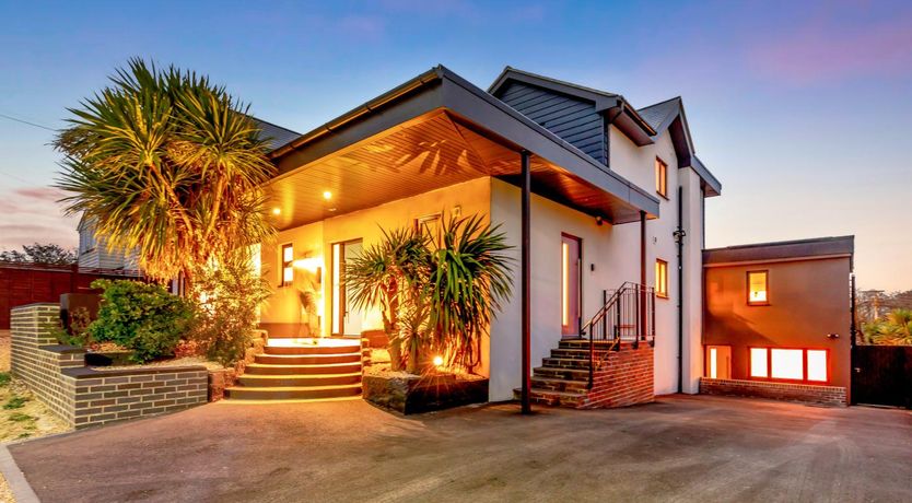 Photo of 6 Bed in Shanklin