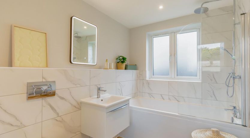 Photo of 6 Bed in Shanklin