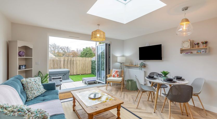 Photo of 6 Bed in Shanklin