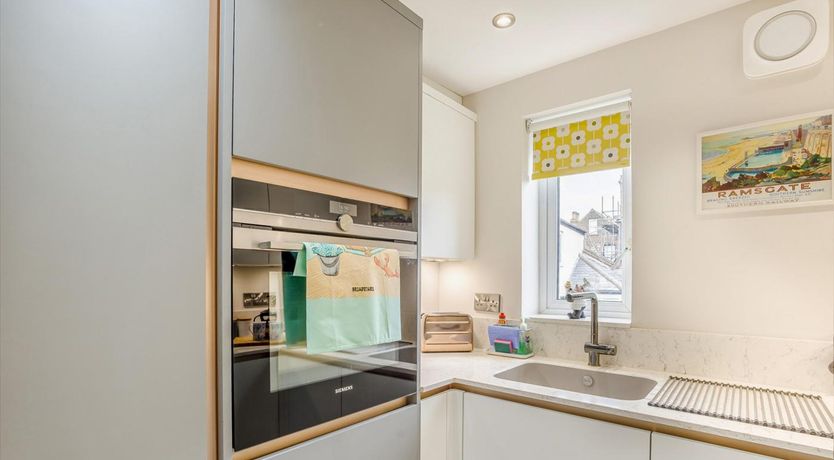 Photo of 2 Bed in Broadstairs