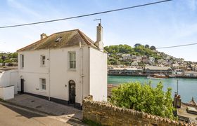 Photo of 4-bed-in-looe-8