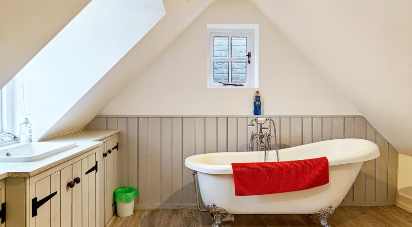 Photo of 4 Bed in Lymington