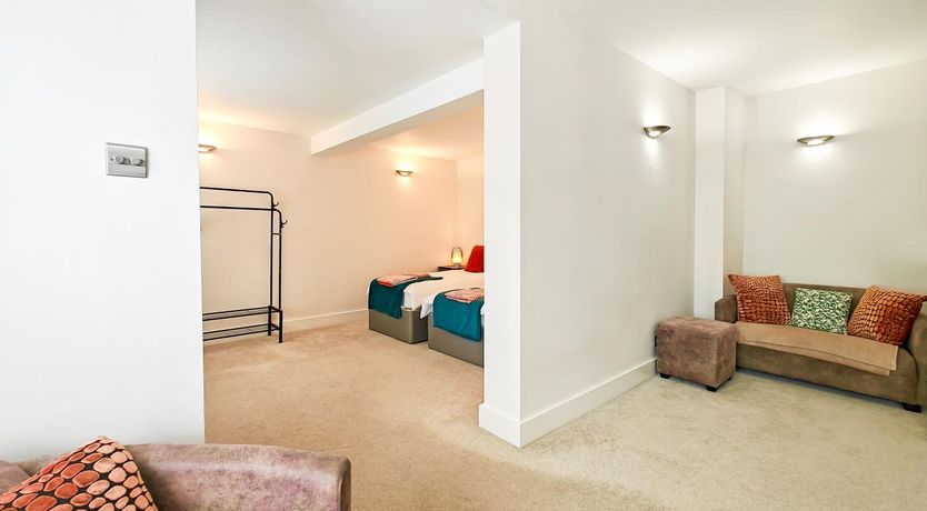 Photo of 4 Bed in Lymington