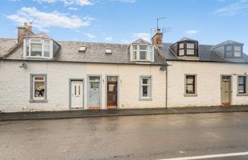 2 Bed in Dalrymple Holiday Home