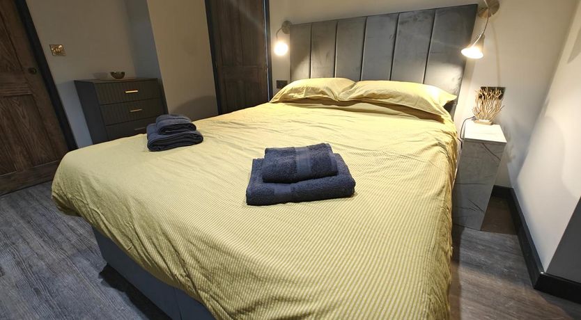 Photo of 2 Bed in Tenby