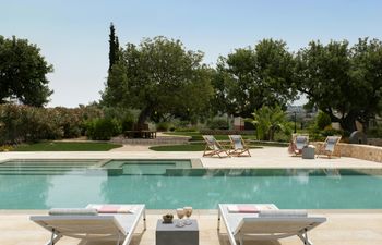 Ochre Sunshine Holiday Home