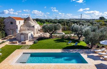 Centuries-Old Olive Groves Holiday Home