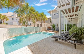 White Sandy Shores Holiday Home